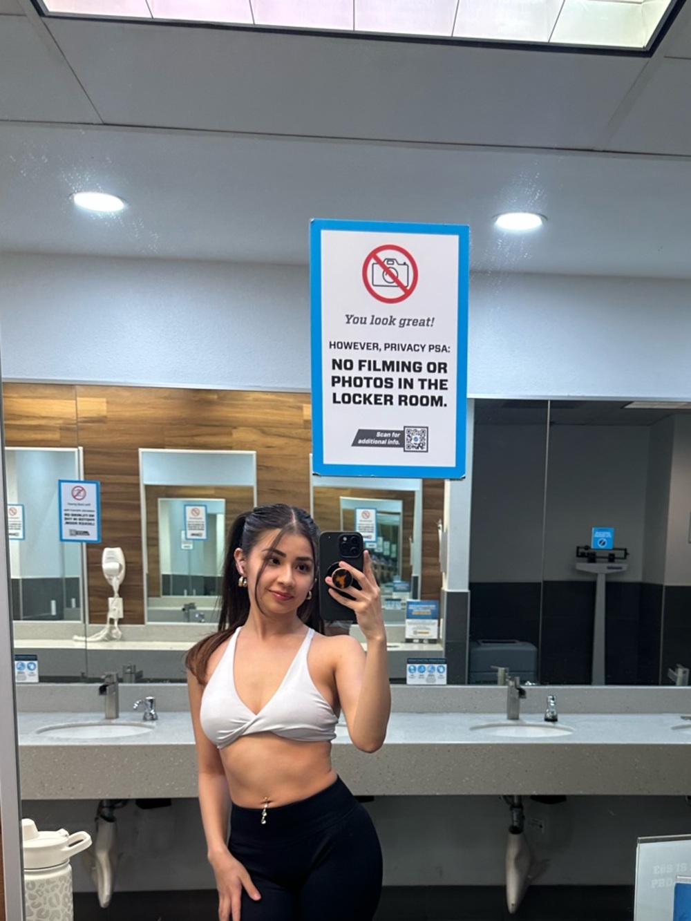 SMALL Women’s White Crisscross Sports Bra